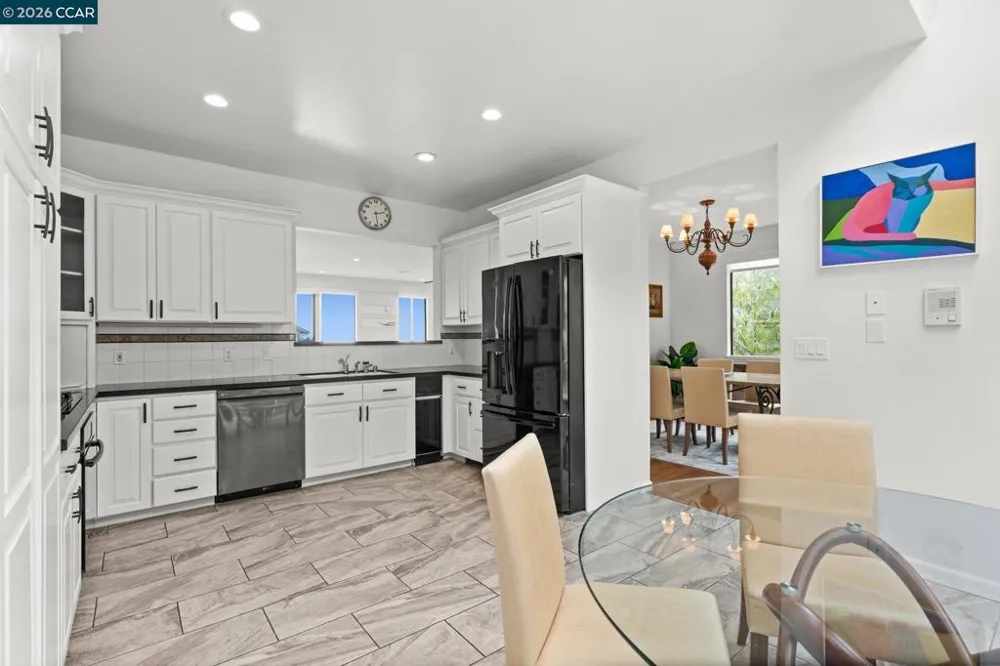 5 Schooner Hill Oakland, CA 94618