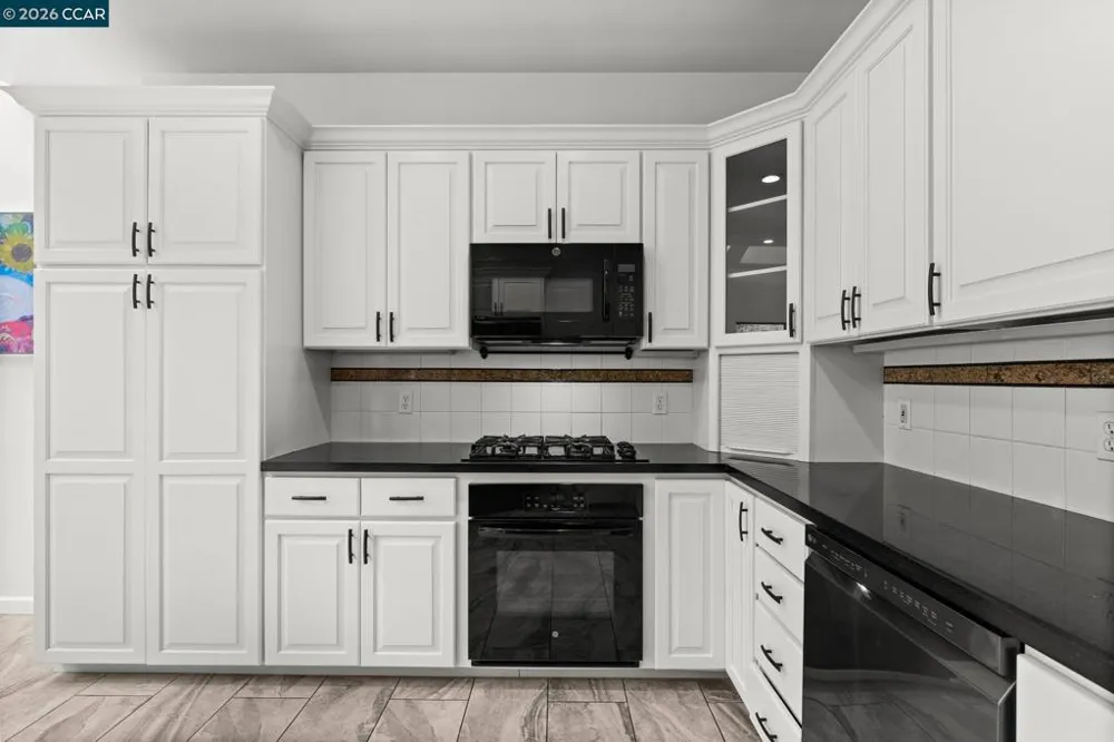 5 Schooner Hill Oakland, CA 94618