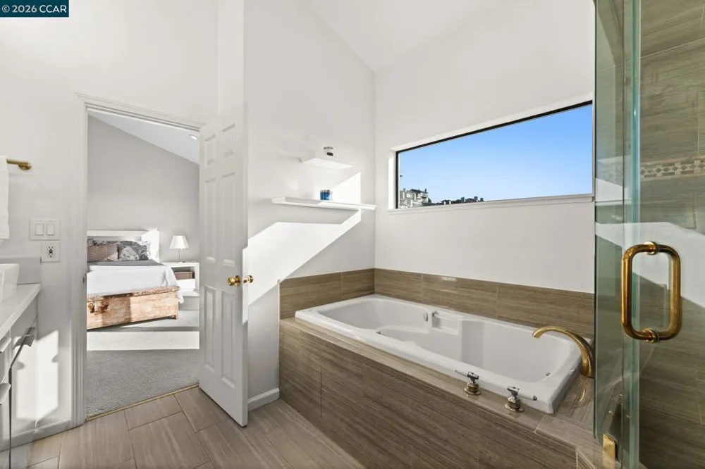 5 Schooner Hill Oakland, CA 94618