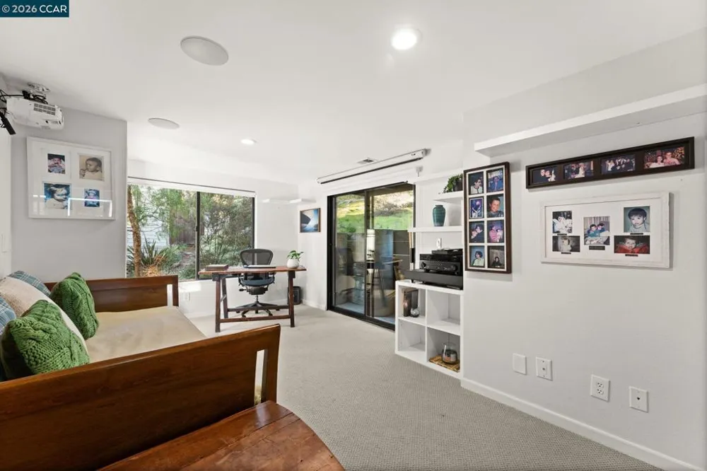 5 Schooner Hill Oakland, CA 94618