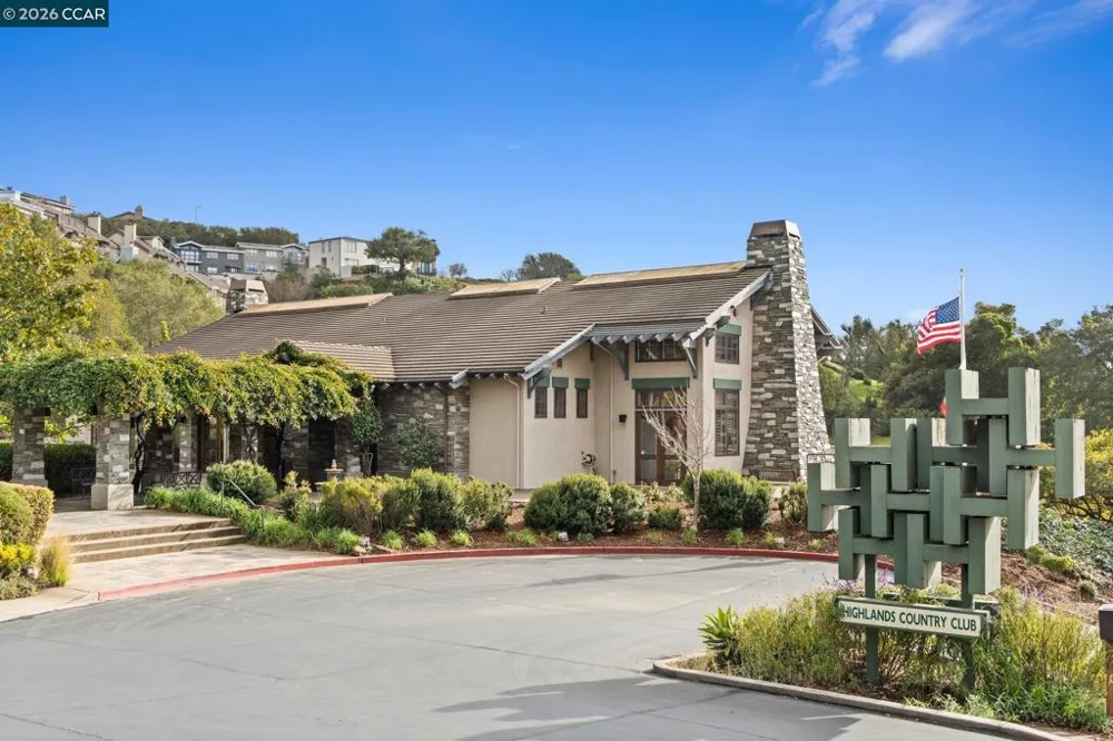 5 Schooner Hill Oakland, CA 94618