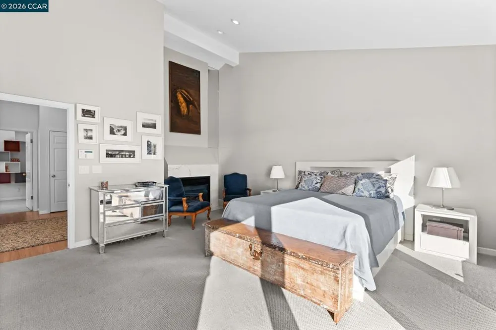 5 Schooner Hill Oakland, CA 94618