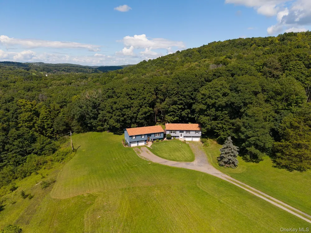 17 Slate Field Lane Clinton Corners, NY 12514