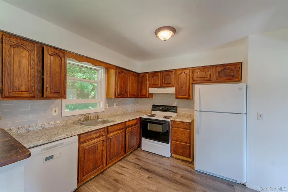 17 Slate Field Lane Clinton Corners, NY 12514