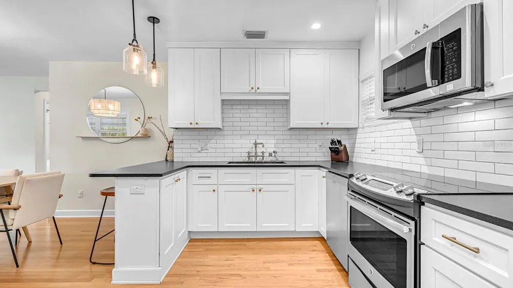 1819 LAKE SUE DRIVE Orlando, FL 32803