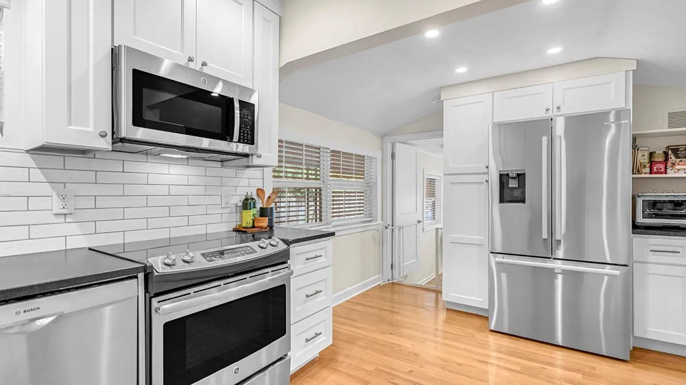 1819 LAKE SUE DRIVE Orlando, FL 32803