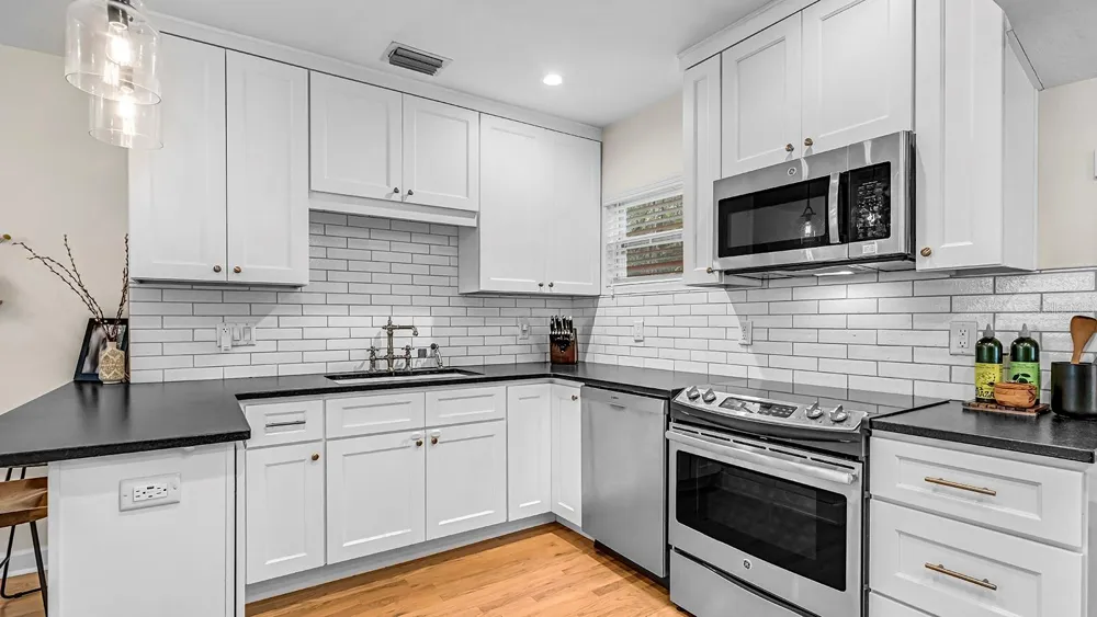 1819 LAKE SUE DRIVE Orlando, FL 32803