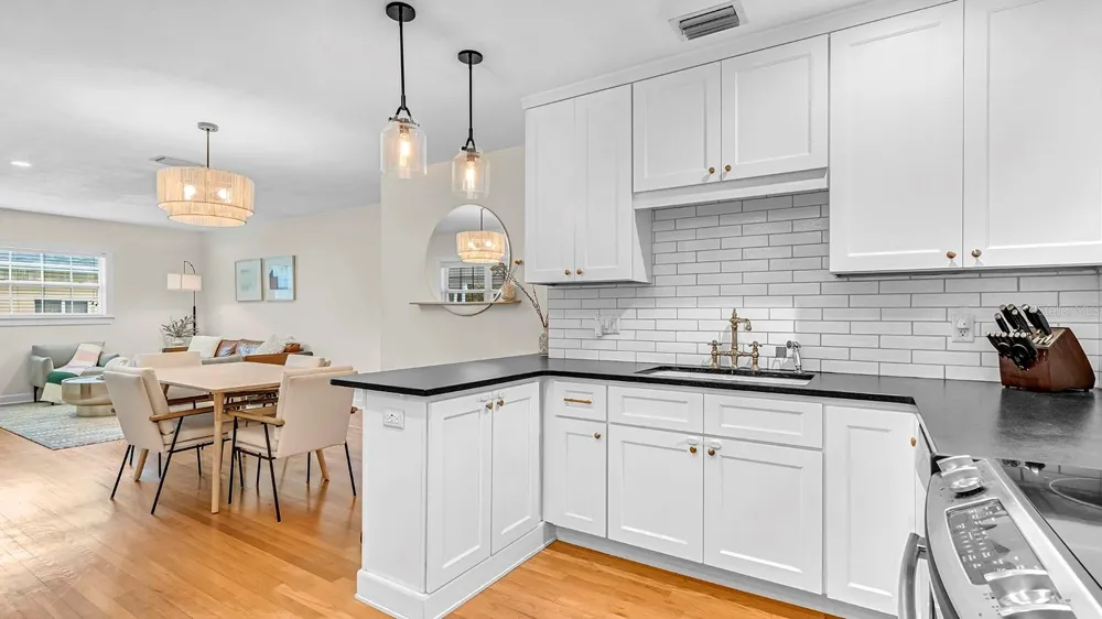 1819 LAKE SUE DRIVE Orlando, FL 32803
