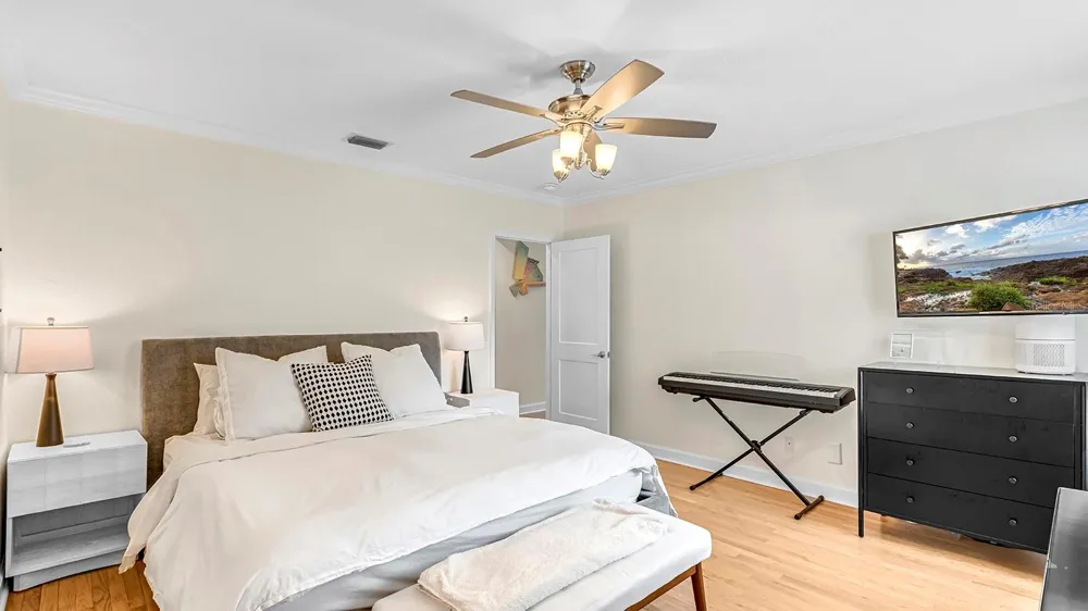 1819 LAKE SUE DRIVE Orlando, FL 32803