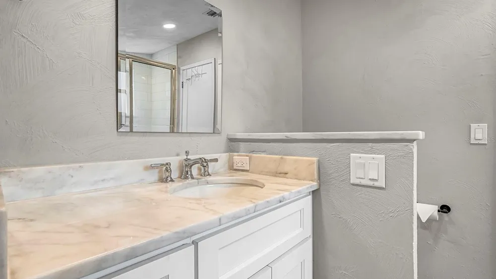 1819 LAKE SUE DRIVE Orlando, FL 32803
