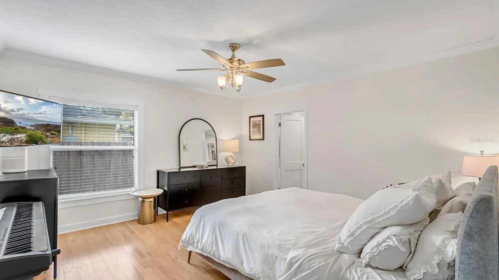1819 LAKE SUE DRIVE Orlando, FL 32803