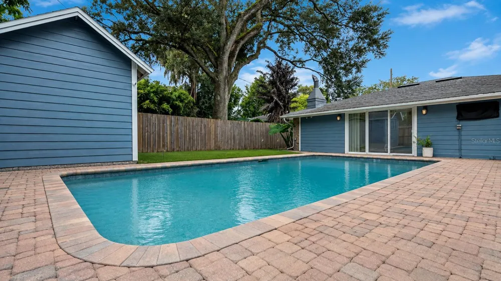 1819 LAKE SUE DRIVE Orlando, FL 32803