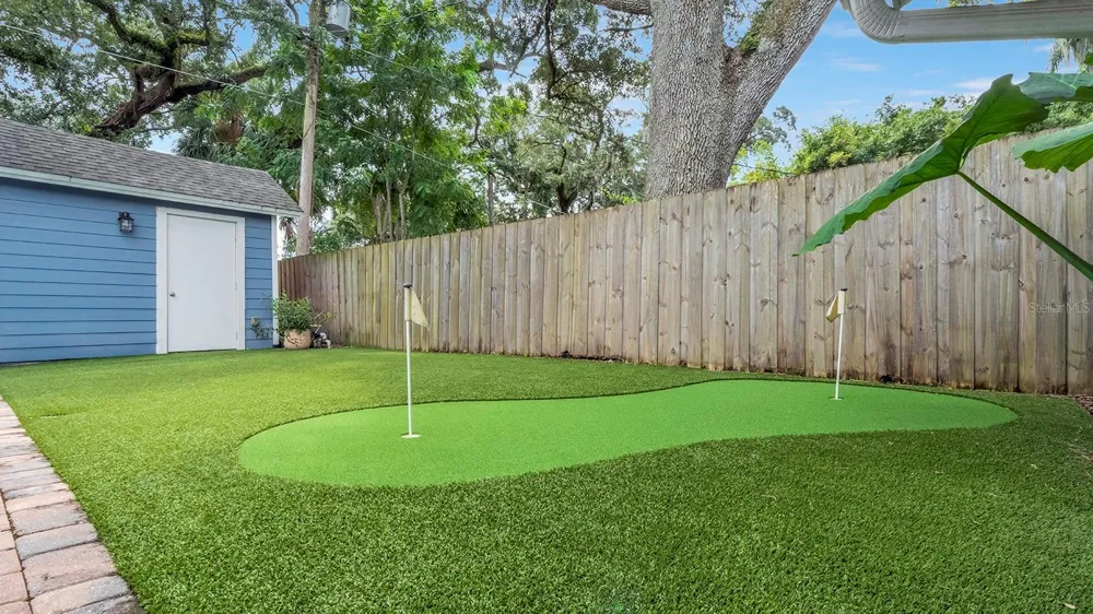 1819 LAKE SUE DRIVE Orlando, FL 32803