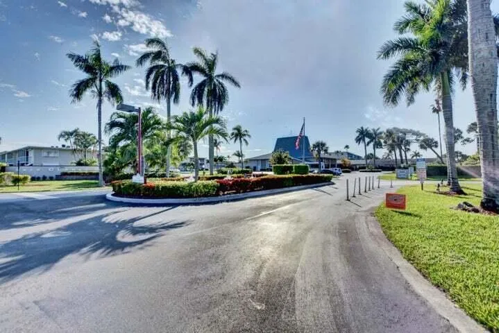 2615 GARDEN DRIVE #310 Lake Worth, FL 33461