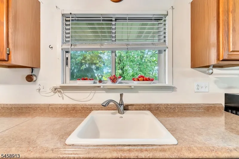 6 Barberry St Vernon, NJ 07418