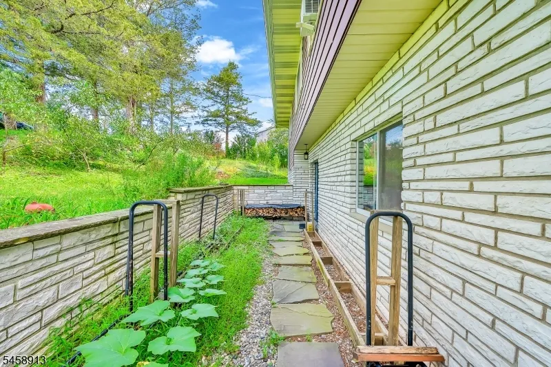6 Barberry St Vernon, NJ 07418