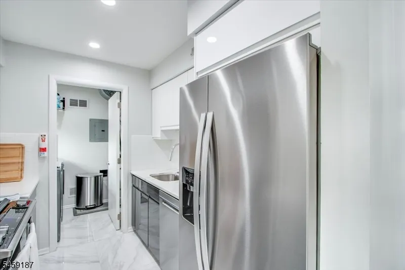 825 Riverside Ave #B202 Unit B202 Lyndhurst, NJ 07071