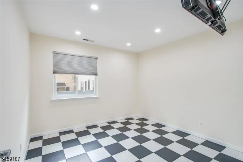 825 Riverside Ave #B202 Unit B202 Lyndhurst, NJ 07071