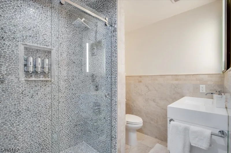 825 Riverside Ave #B202 Unit B202 Lyndhurst, NJ 07071