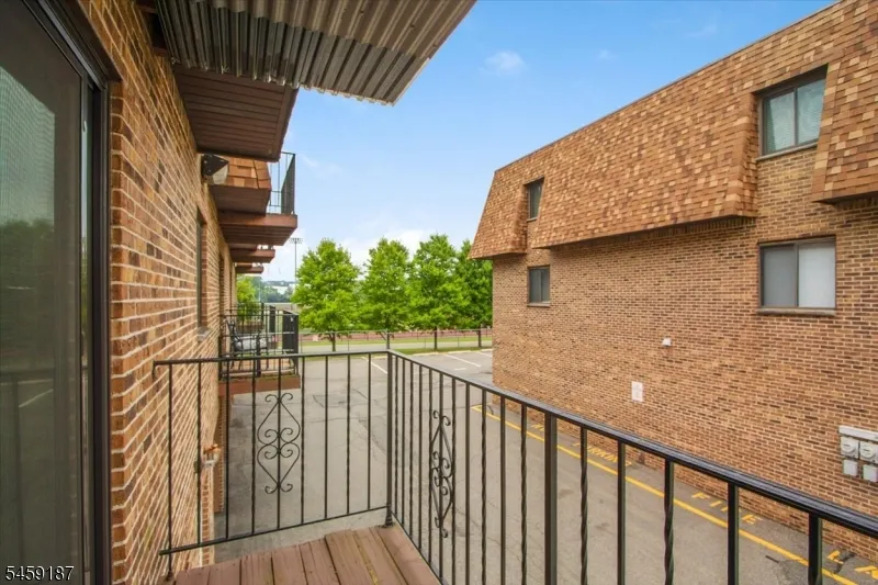 825 Riverside Ave #B202 Unit B202 Lyndhurst, NJ 07071