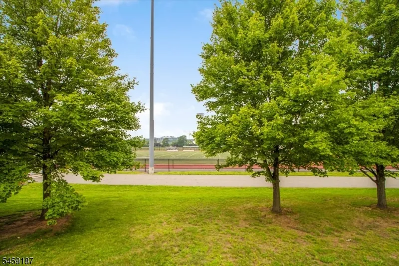 825 Riverside Ave #B202 Unit B202 Lyndhurst, NJ 07071