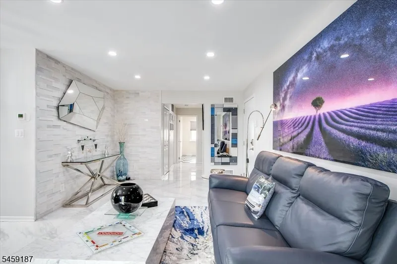 825 Riverside Ave #B202 Unit B202 Lyndhurst, NJ 07071