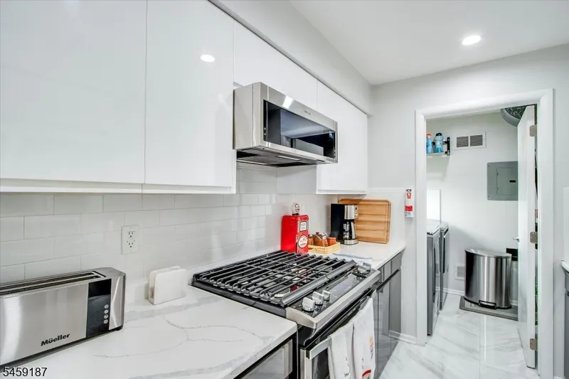 825 Riverside Ave #B202 Unit B202 Lyndhurst, NJ 07071