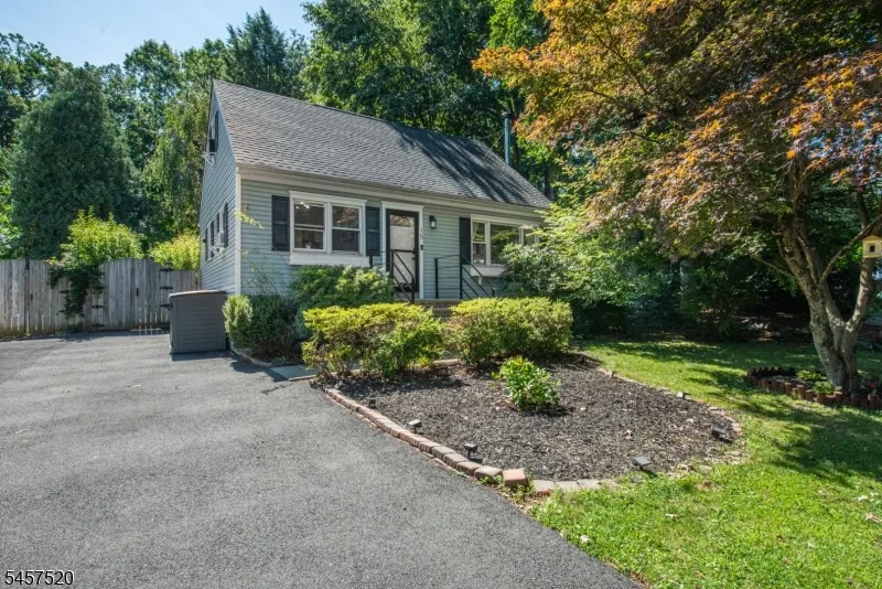 15 Mayne Ave Byram, NJ 07874