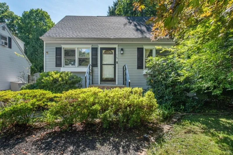 15 Mayne Ave Byram, NJ 07874