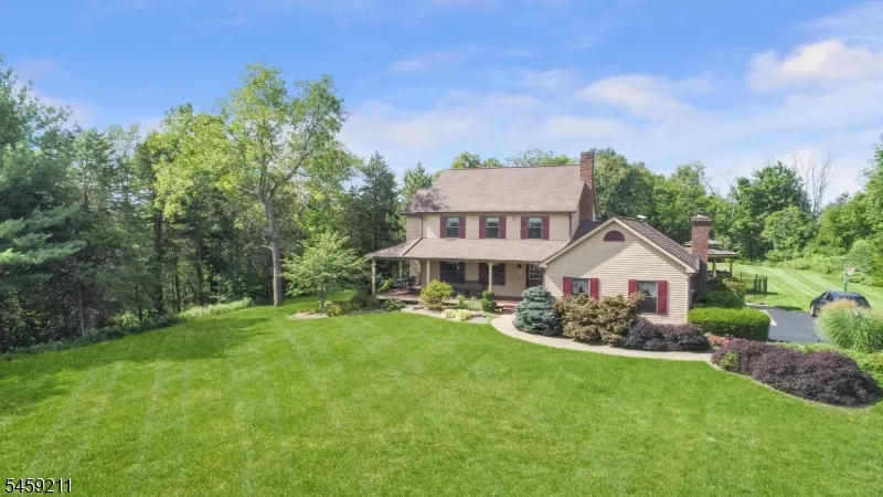 7 Cherokee Trl Blairstown, NJ 07825