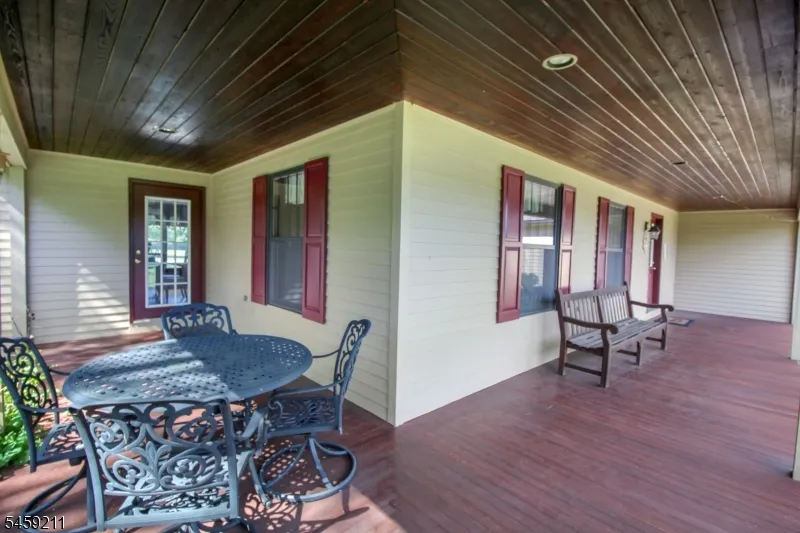7 Cherokee Trl Blairstown, NJ 07825