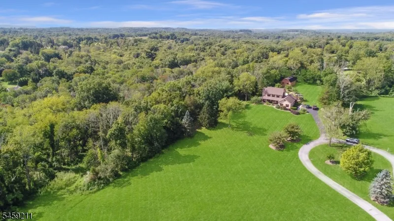 7 Cherokee Trl Blairstown, NJ 07825
