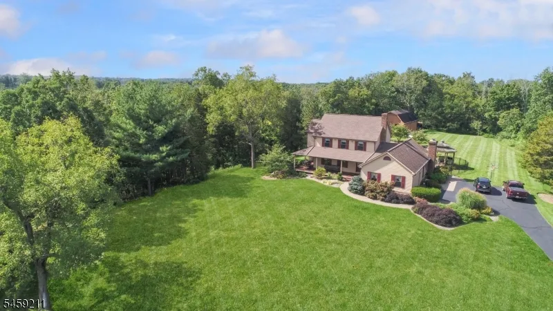 7 Cherokee Trl Blairstown, NJ 07825