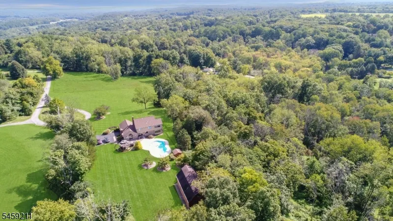 7 Cherokee Trl Blairstown, NJ 07825