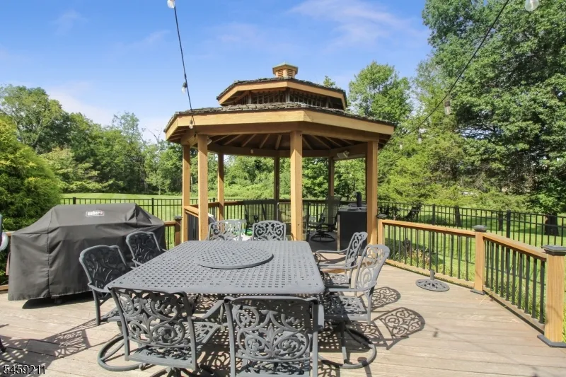 7 Cherokee Trl Blairstown, NJ 07825