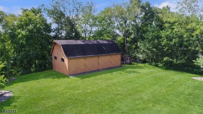 7 Cherokee Trl Blairstown, NJ 07825