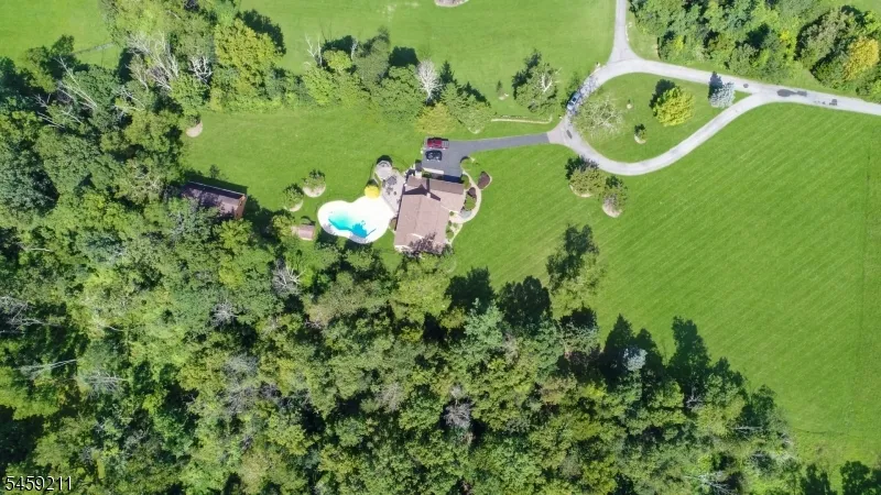 7 Cherokee Trl Blairstown, NJ 07825