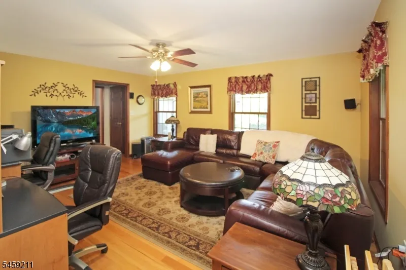 7 Cherokee Trl Blairstown, NJ 07825