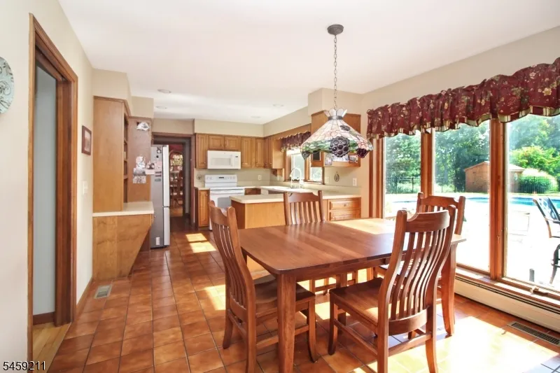 7 Cherokee Trl Blairstown, NJ 07825