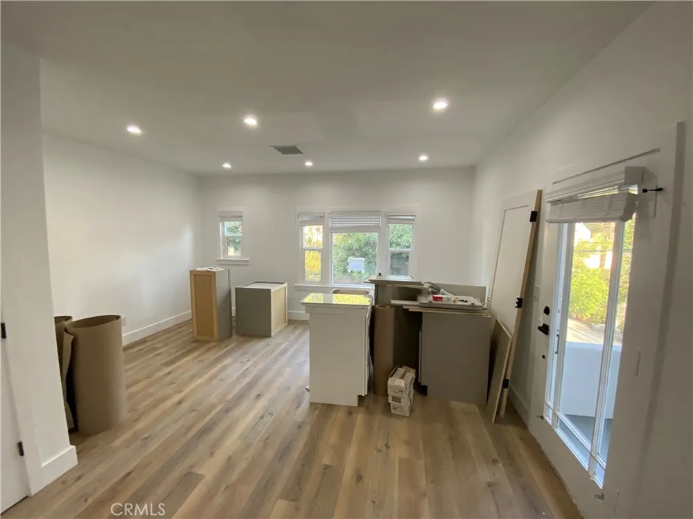 3106 W Berkeley Avenue Los Angeles, CA 90026