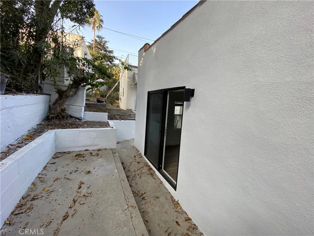 3106 W Berkeley Avenue Los Angeles, CA 90026