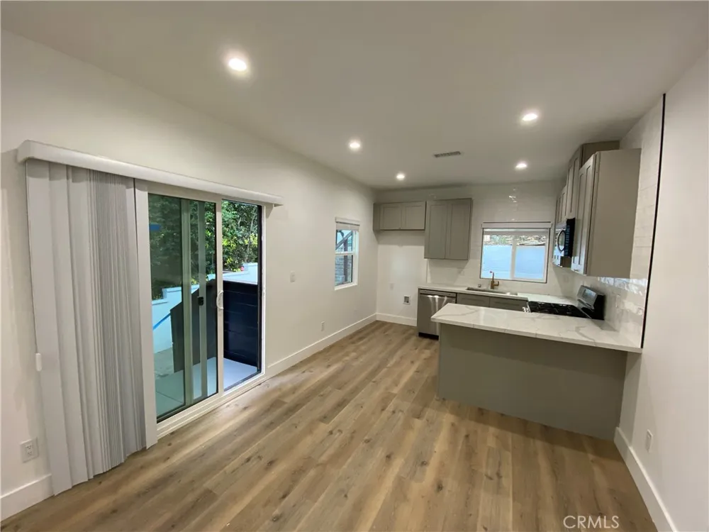 3106 W Berkeley Avenue Los Angeles, CA 90026