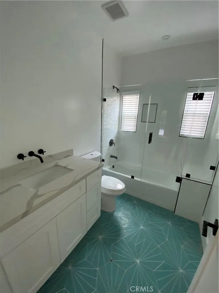 3106 W Berkeley Avenue Los Angeles, CA 90026