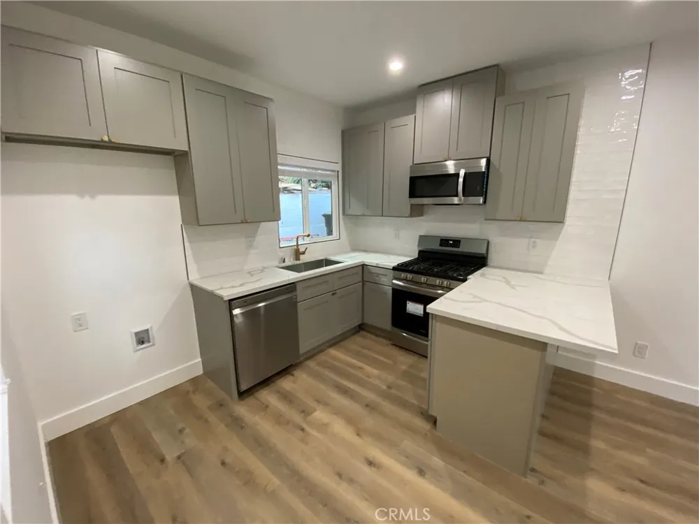 3106 W Berkeley Avenue Los Angeles, CA 90026