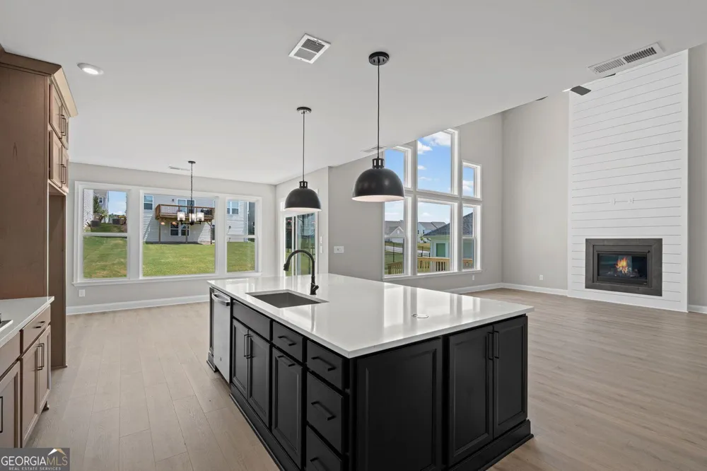 124 Kerr DR Hoschton, GA 30548