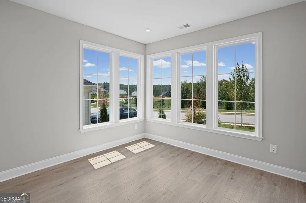 124 Kerr DR Hoschton, GA 30548