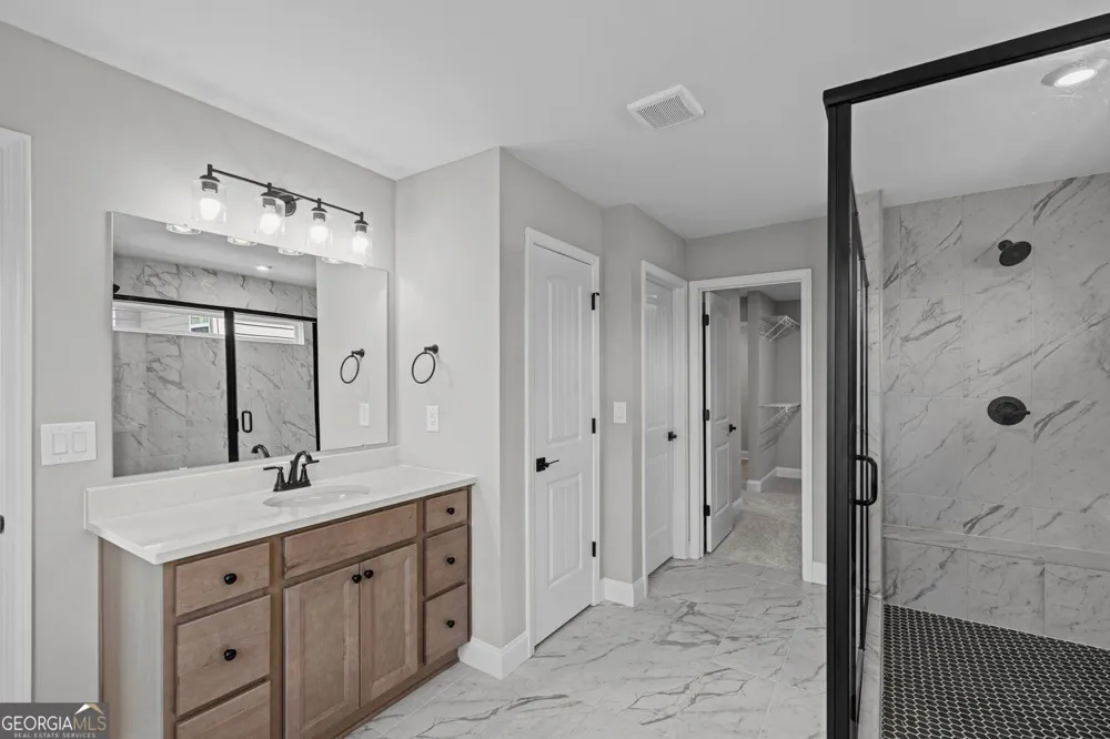 124 Kerr DR Hoschton, GA 30548
