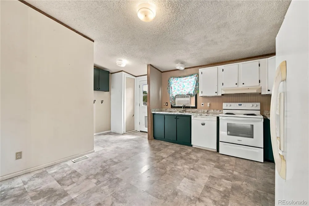 30 W 8th Avenue Coal Creek, CO 81221