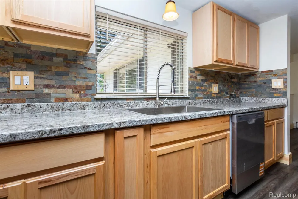 2750 Frankson Avenue Rochester Hills City, MI 48307