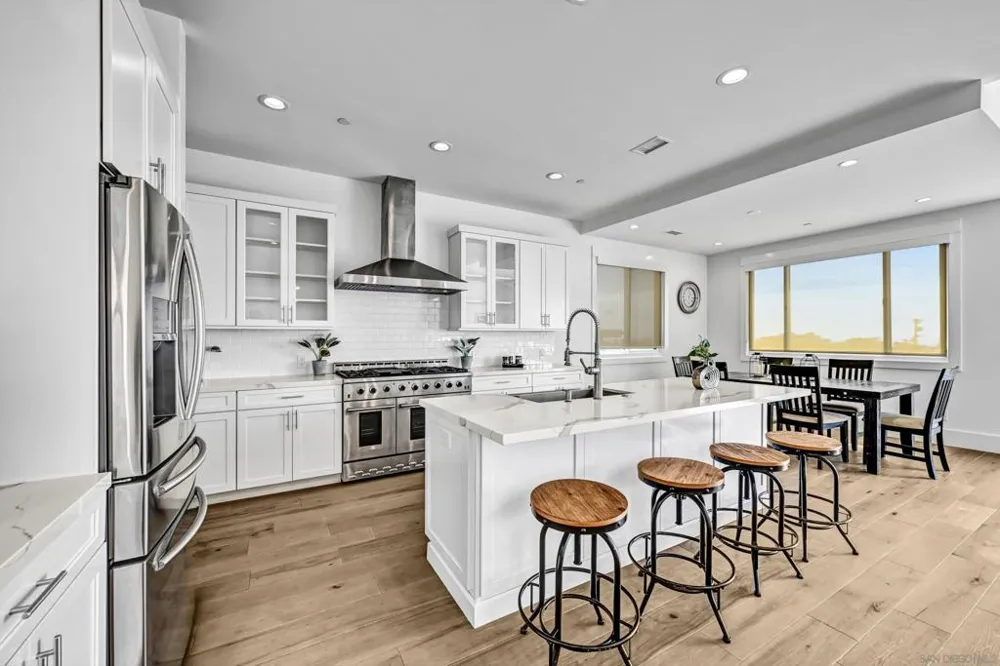7209 Fay Ave La Jolla, CA 92037